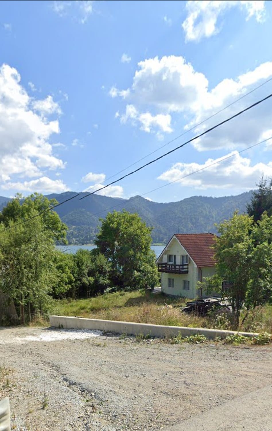 Casa cu teren si deschidere la lac Colibita
